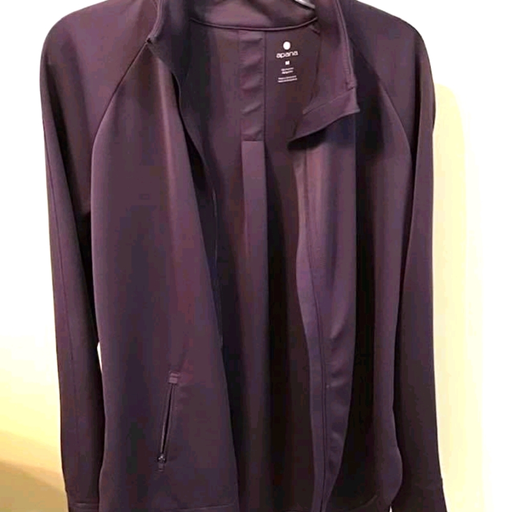 Apana Fitness jacket with thumb holes and pockts